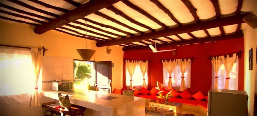 Hill Park Hotel - Tiwi Beach Bagian luar foto