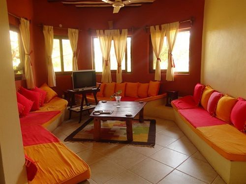 Hill Park Hotel - Tiwi Beach Bagian luar foto